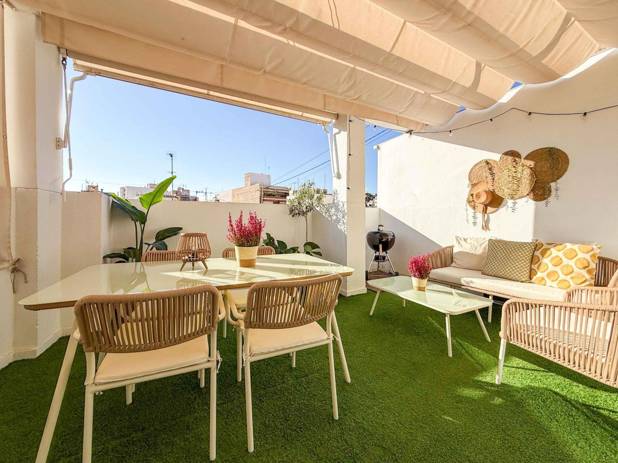 El Atico Del Mercado. Un Lugar Dificil De Olvidar. Alicante Exterior photo