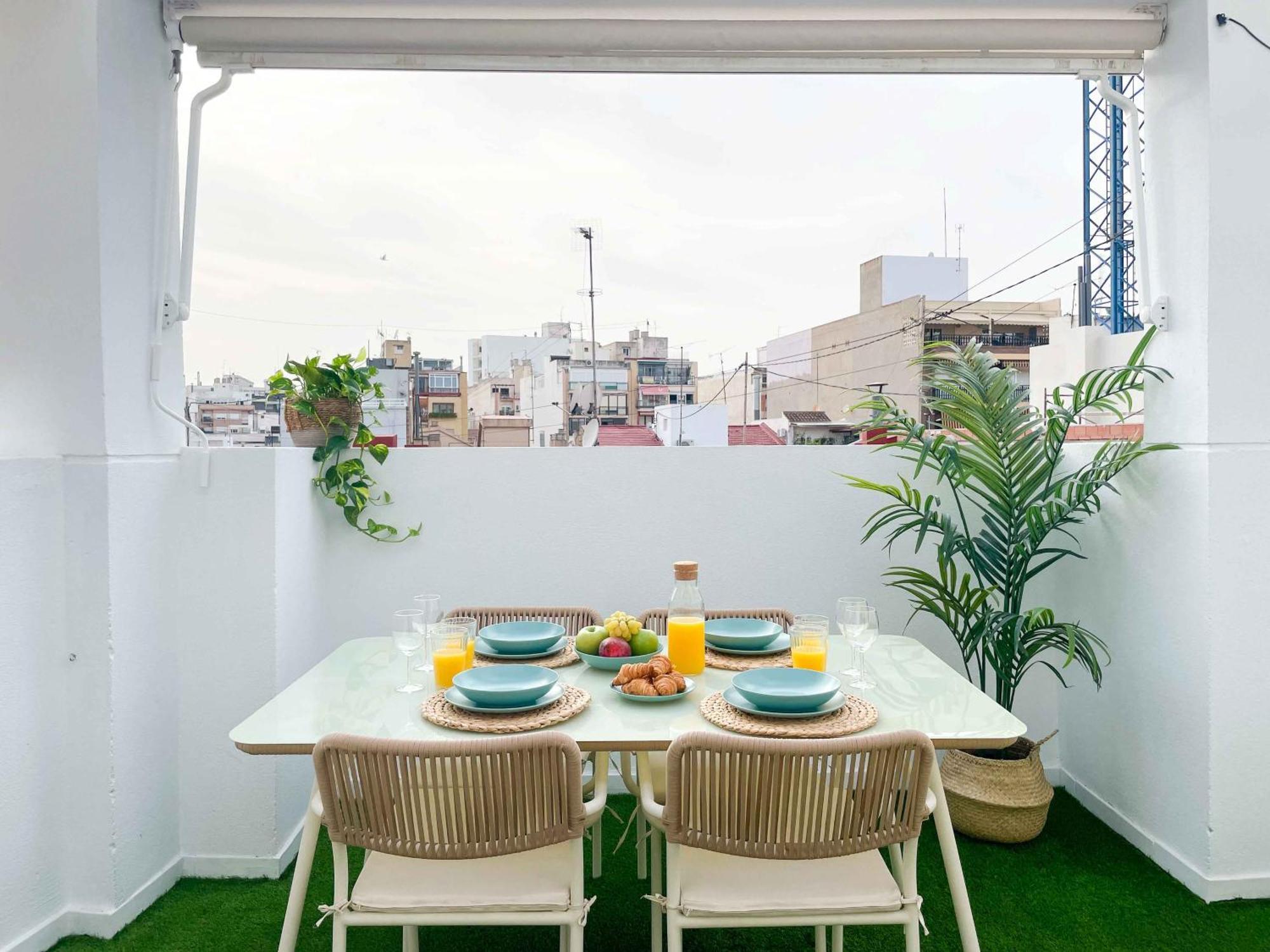 El Atico Del Mercado. Un Lugar Dificil De Olvidar. Alicante Exterior photo